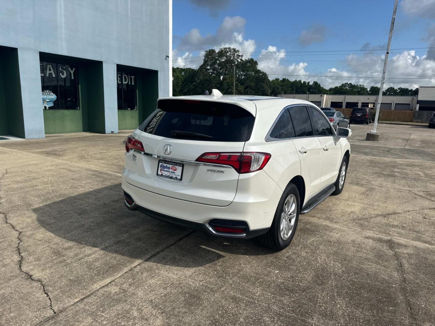 2018 White /Black Acura RDX FWD w/Technology Pkg (5J8TB3H59JL) , Automatic transmission, located at 6904 Johnston St., Lafayette, LA, 70503, (337) 988-1960, 30.143589, -92.100601 - Photo#12