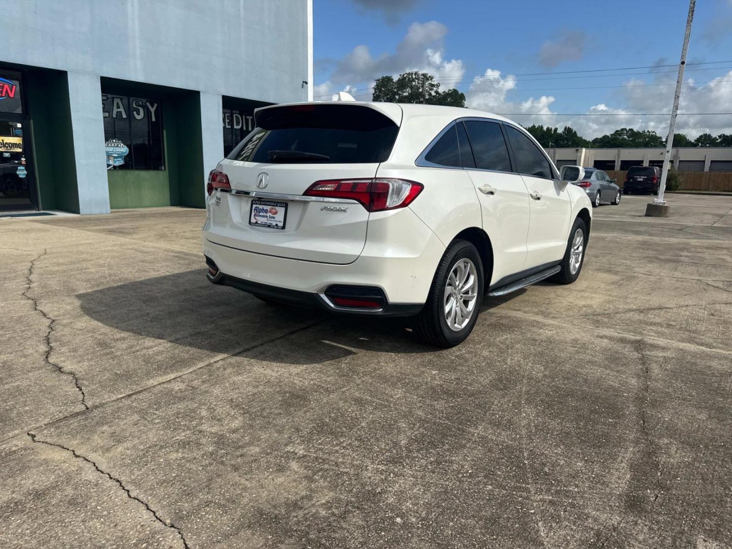 2018 White /Black Acura RDX FWD w/Technology Pkg (5J8TB3H59JL) , Automatic transmission, located at 6904 Johnston St., Lafayette, LA, 70503, (337) 988-1960, 30.143589, -92.100601 - Photo#13
