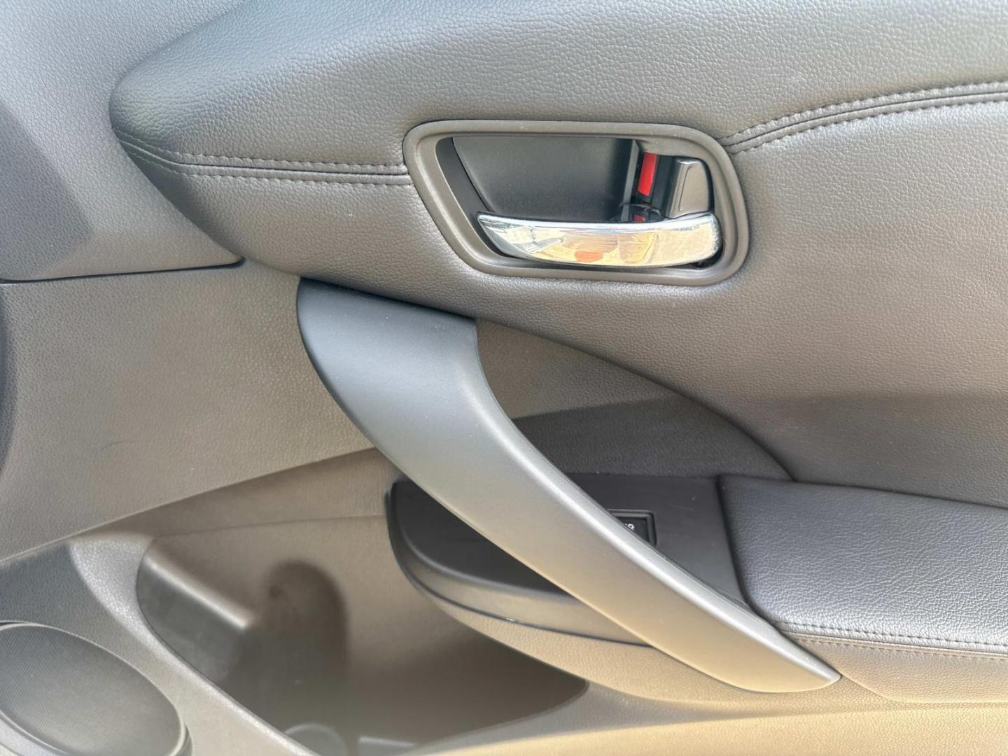 2018 White /Black Acura RDX FWD w/Technology Pkg (5J8TB3H59JL) , Automatic transmission, located at 6904 Johnston St., Lafayette, LA, 70503, (337) 988-1960, 30.143589, -92.100601 - Photo#20