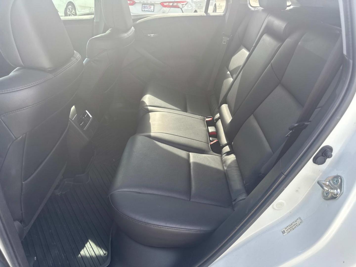 2018 White /Black Acura RDX FWD w/Technology Pkg (5J8TB3H59JL) , Automatic transmission, located at 6904 Johnston St., Lafayette, LA, 70503, (337) 988-1960, 30.143589, -92.100601 - Photo#21