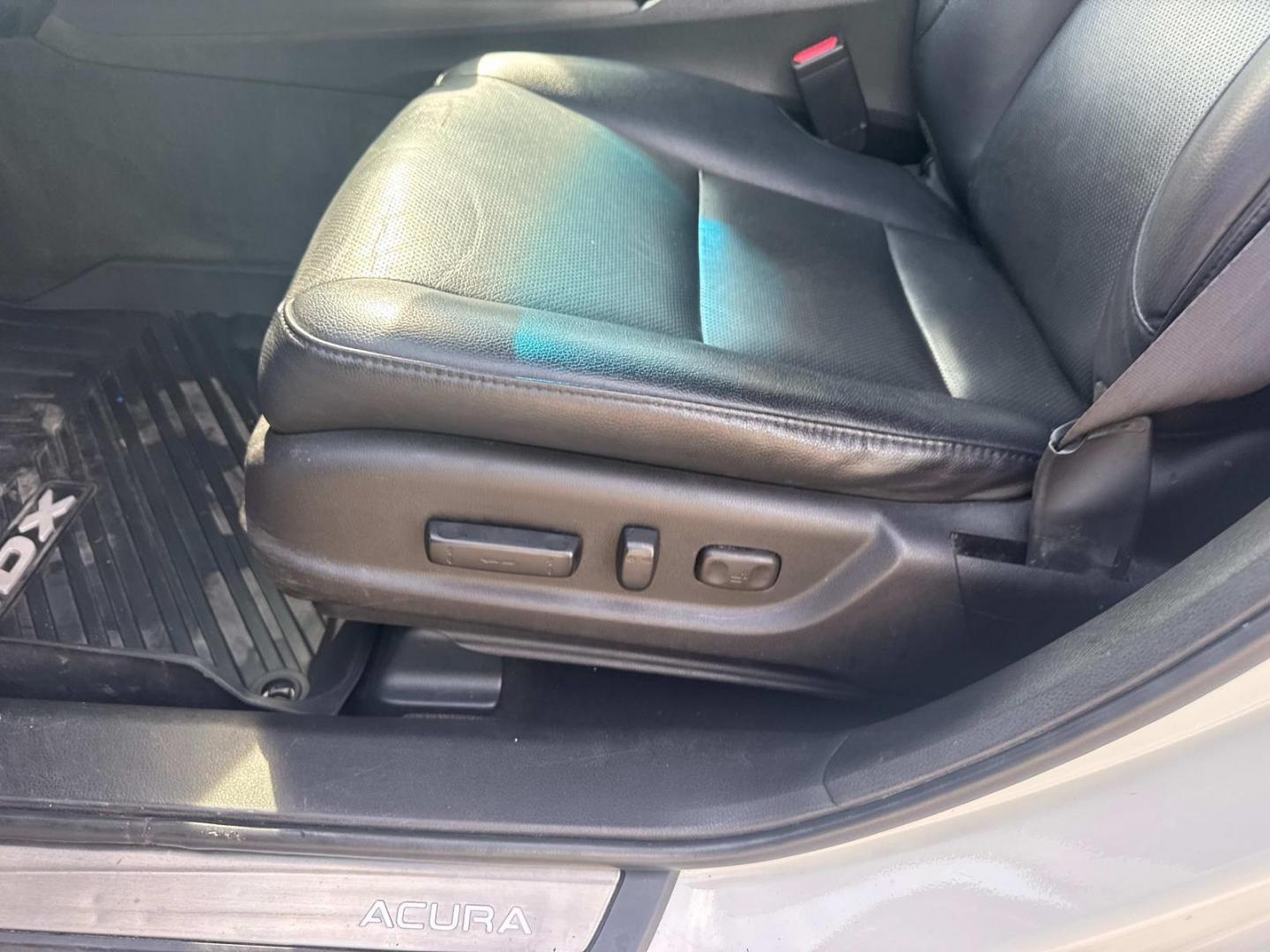 2018 White /Black Acura RDX FWD w/Technology Pkg (5J8TB3H59JL) , Automatic transmission, located at 6904 Johnston St., Lafayette, LA, 70503, (337) 988-1960, 30.143589, -92.100601 - Photo#23