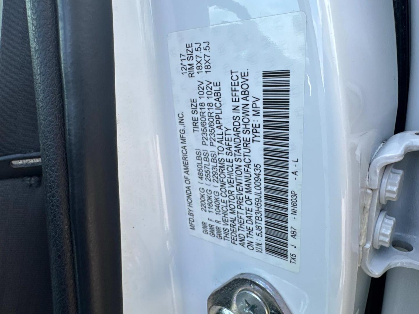 2018 White /Black Acura RDX FWD w/Technology Pkg (5J8TB3H59JL) , Automatic transmission, located at 6904 Johnston St., Lafayette, LA, 70503, (337) 988-1960, 30.143589, -92.100601 - Photo#27