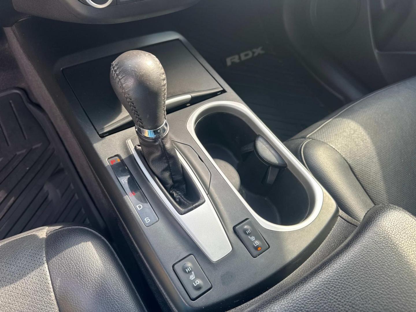 2018 White /Black Acura RDX FWD w/Technology Pkg (5J8TB3H59JL) , Automatic transmission, located at 6904 Johnston St., Lafayette, LA, 70503, (337) 988-1960, 30.143589, -92.100601 - Photo#32