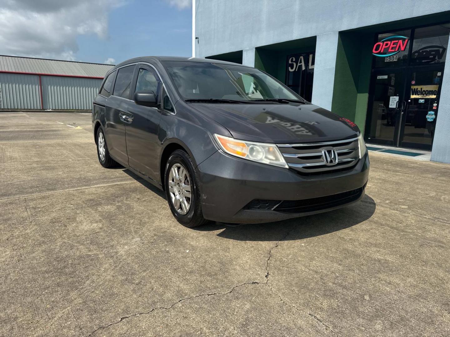 2013 Gray /Gray Honda Odyssey 5dr LX (5FNRL5H28DB) , N/A transmission, located at 6904 Johnston St., Lafayette, LA, 70503, (337) 988-1960, 30.143589, -92.100601 - Photo#1