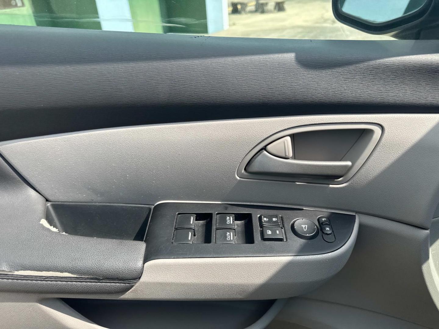 2013 Gray /Gray Honda Odyssey 5dr LX (5FNRL5H28DB) , N/A transmission, located at 6904 Johnston St., Lafayette, LA, 70503, (337) 988-1960, 30.143589, -92.100601 - Photo#26
