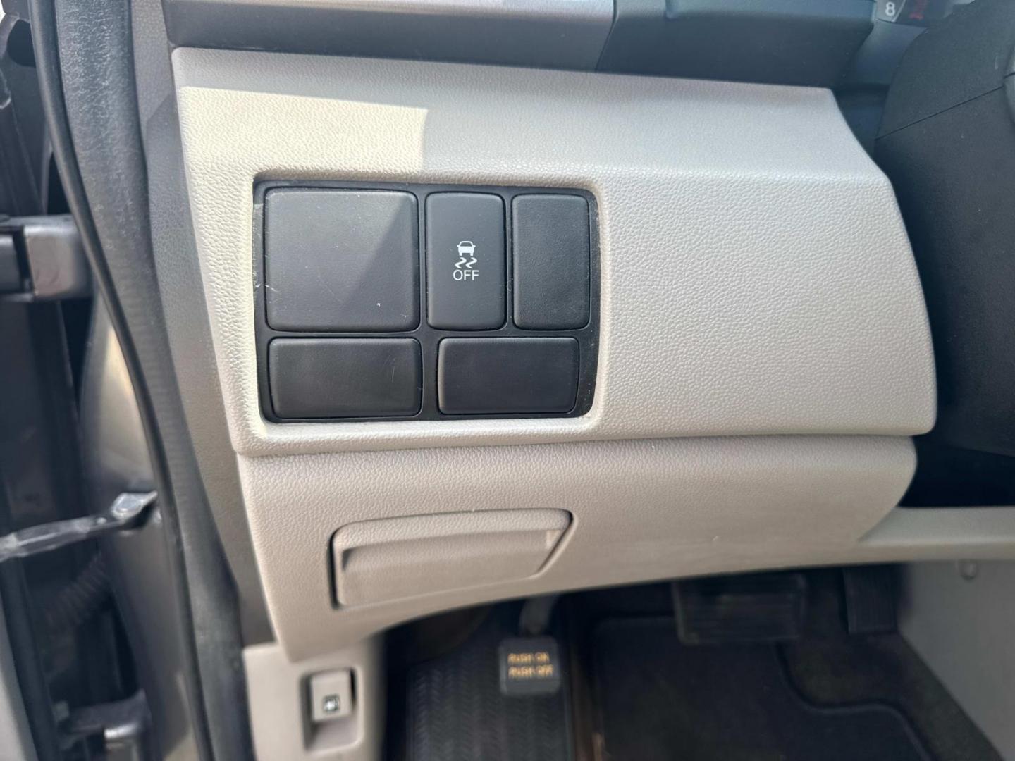 2013 Gray /Gray Honda Odyssey 5dr LX (5FNRL5H28DB) , N/A transmission, located at 6904 Johnston St., Lafayette, LA, 70503, (337) 988-1960, 30.143589, -92.100601 - Photo#27