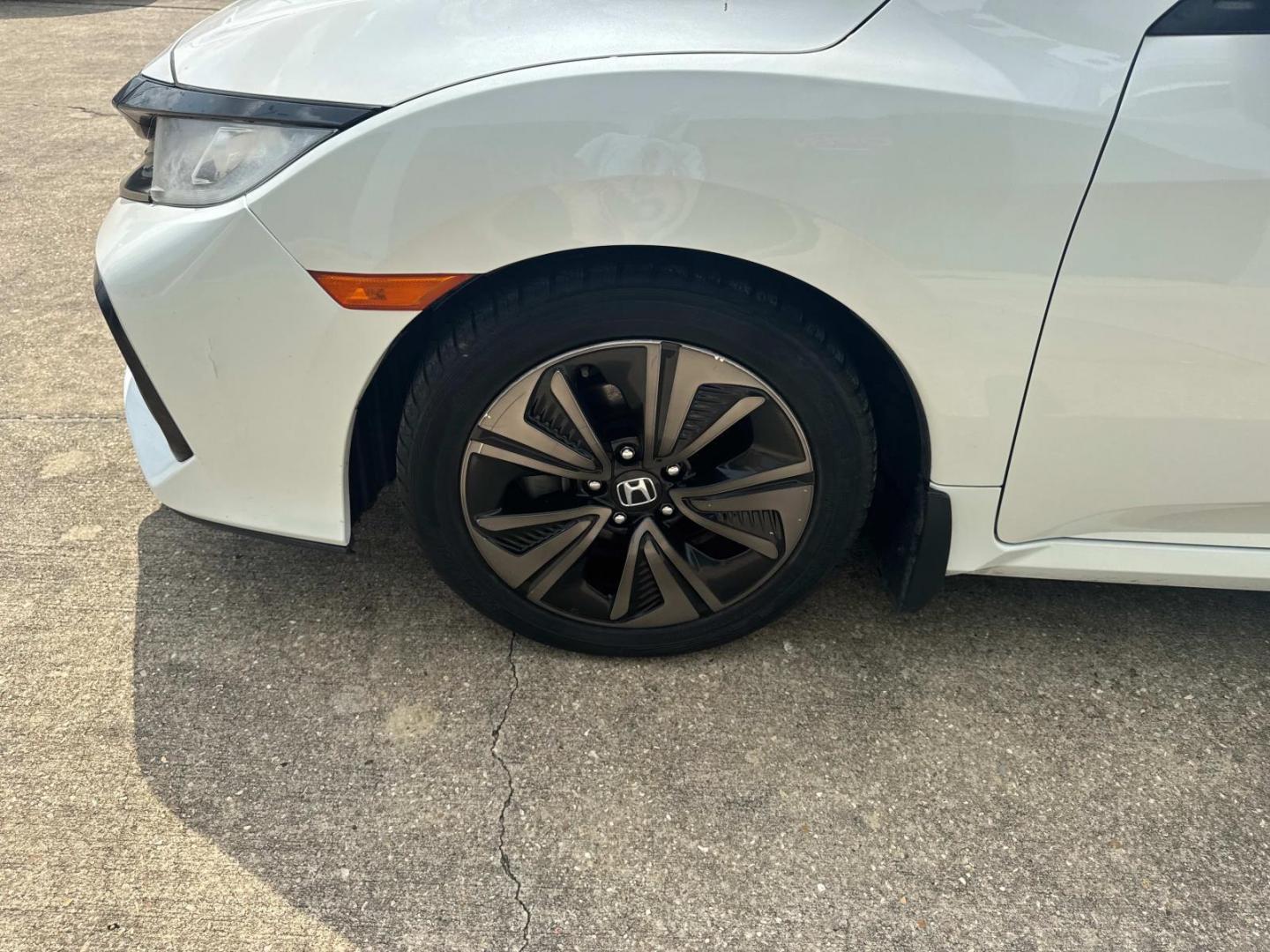 2017 White /Black Honda Civic Hatchback EX CVT (SHHFK7H50HU) , Automatic transmission, located at 6904 Johnston St., Lafayette, LA, 70503, (337) 988-1960, 30.143589, -92.100601 - Photo#6