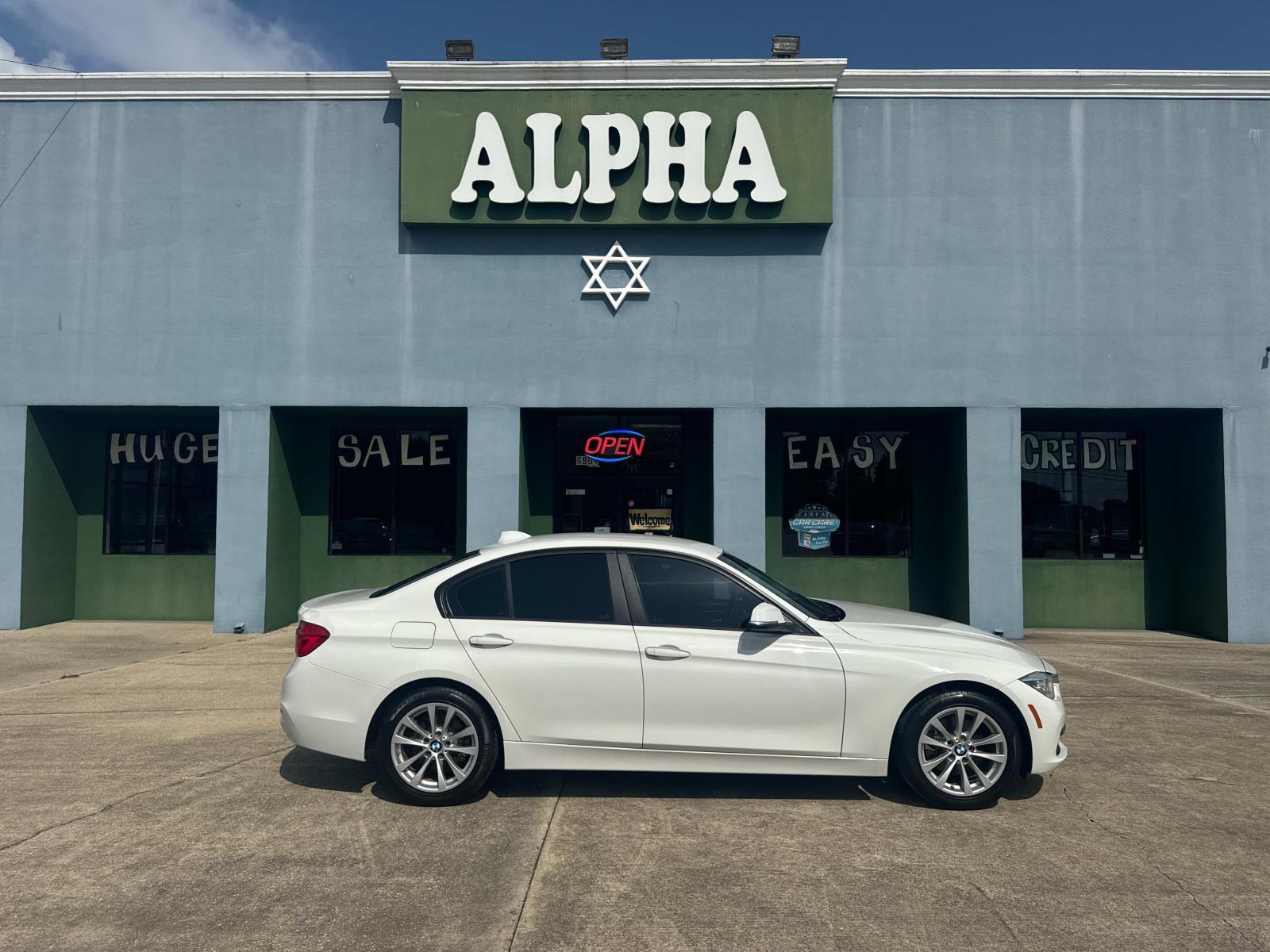 photo of 2018 BMW 3 Series 320i Sedan