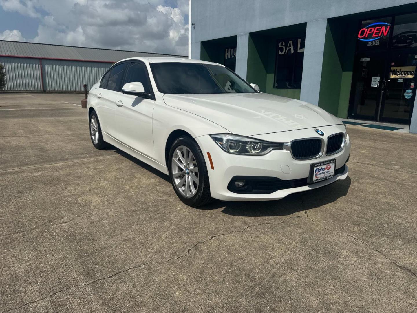 2018 White /Black BMW 3 Series 320i Sedan (WBA8A9C59JA) , N/A transmission, located at 6904 Johnston St., Lafayette, LA, 70503, (337) 988-1960, 30.143589, -92.100601 - Photo#2