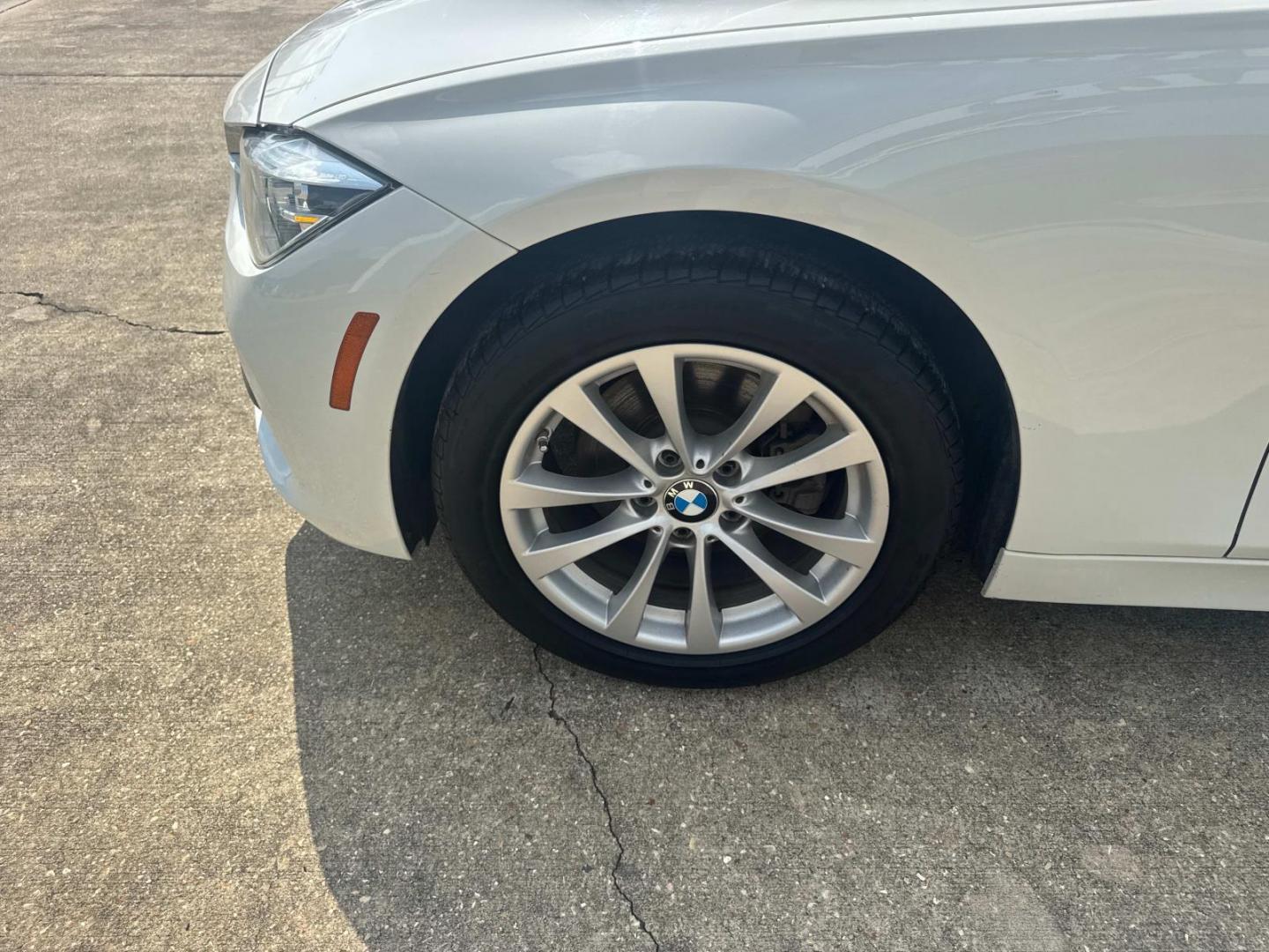 2018 White /Black BMW 3 Series 320i Sedan (WBA8A9C59JA) , N/A transmission, located at 6904 Johnston St., Lafayette, LA, 70503, (337) 988-1960, 30.143589, -92.100601 - Photo#7