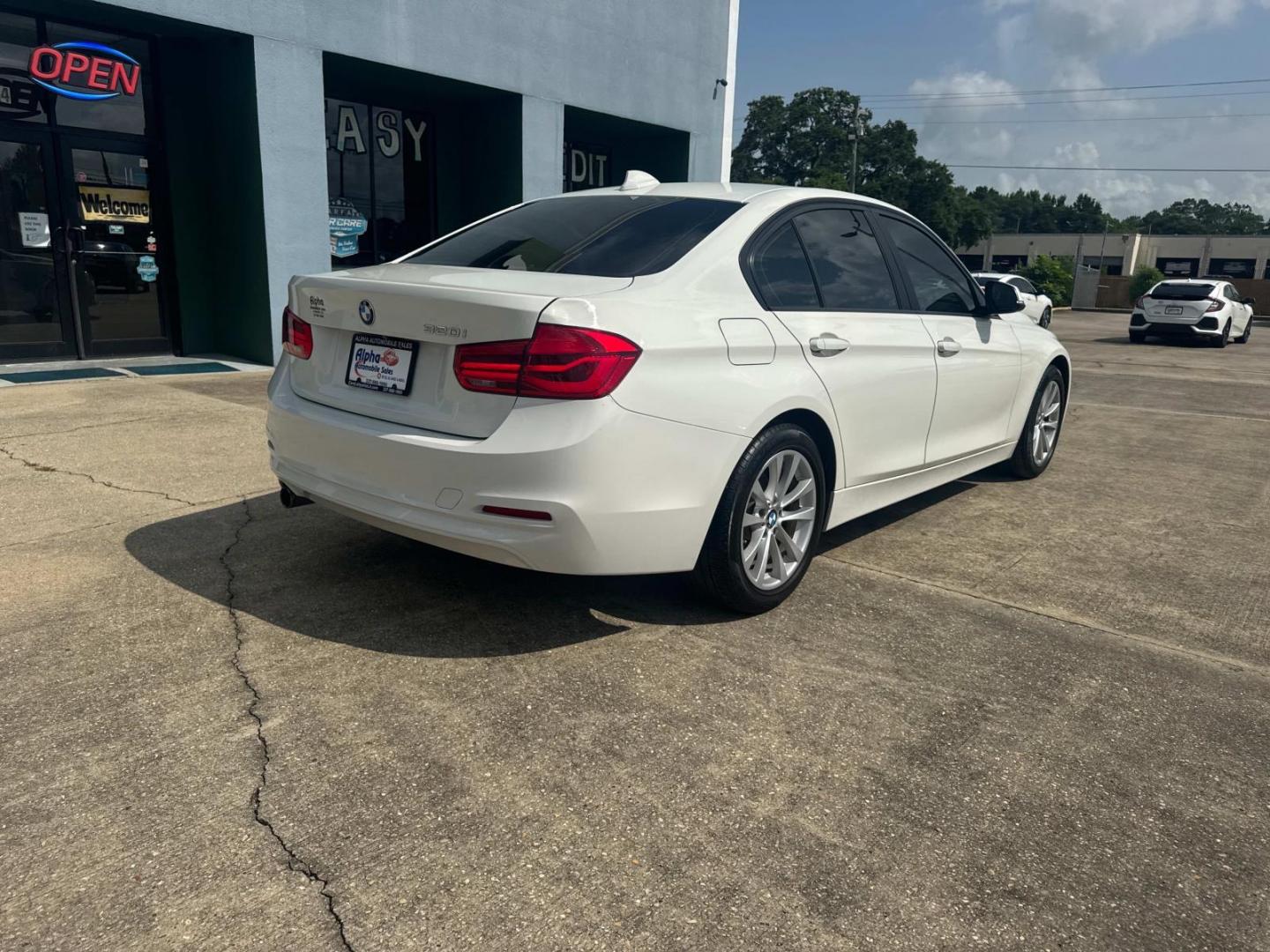 2018 White /Black BMW 3 Series 320i Sedan (WBA8A9C59JA) , N/A transmission, located at 6904 Johnston St., Lafayette, LA, 70503, (337) 988-1960, 30.143589, -92.100601 - Photo#13
