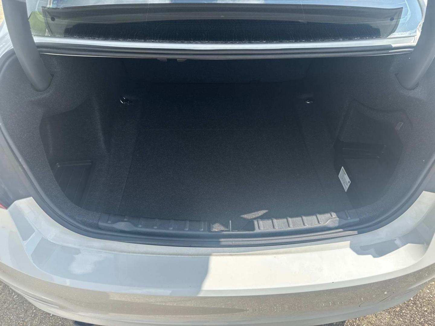 2018 White /Black BMW 3 Series 320i Sedan (WBA8A9C59JA) , N/A transmission, located at 6904 Johnston St., Lafayette, LA, 70503, (337) 988-1960, 30.143589, -92.100601 - Photo#14