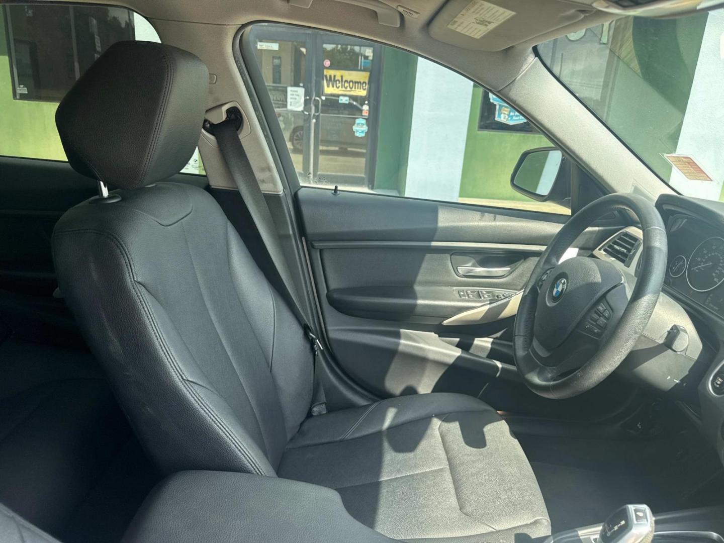 2018 White /Black BMW 3 Series 320i Sedan (WBA8A9C59JA) , N/A transmission, located at 6904 Johnston St., Lafayette, LA, 70503, (337) 988-1960, 30.143589, -92.100601 - Photo#16