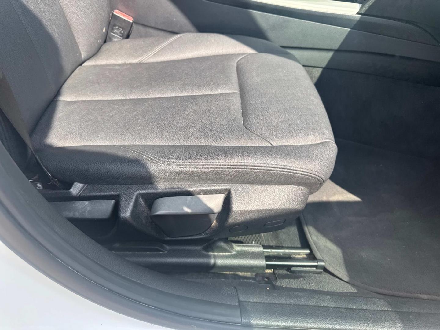 2018 White /Black BMW 3 Series 320i Sedan (WBA8A9C59JA) , N/A transmission, located at 6904 Johnston St., Lafayette, LA, 70503, (337) 988-1960, 30.143589, -92.100601 - Photo#17