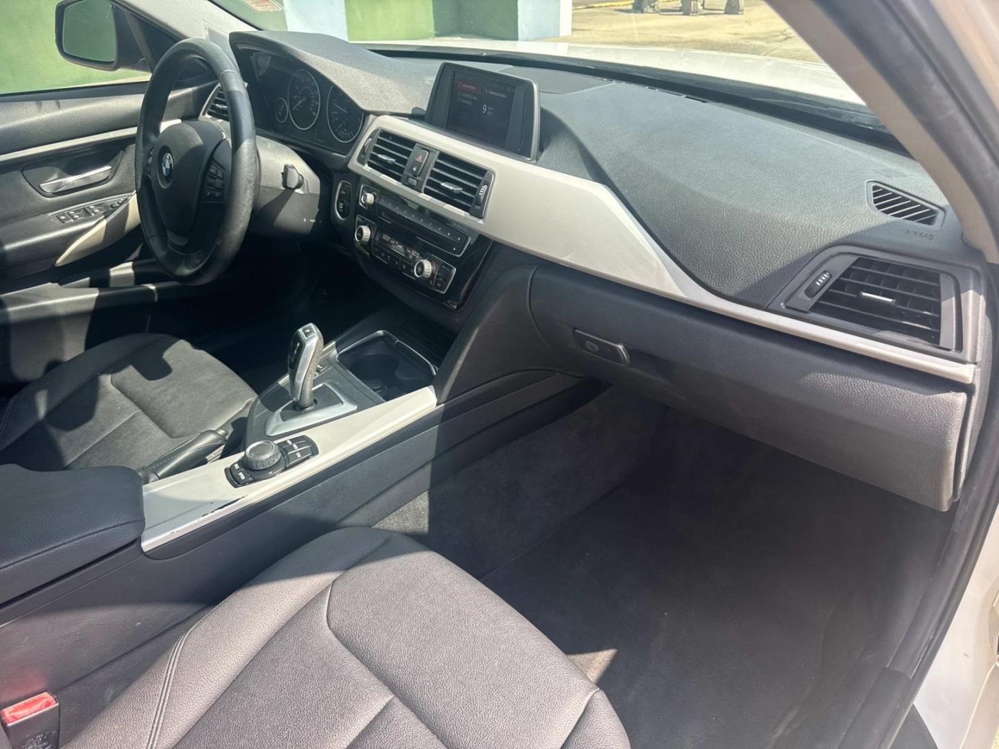 2018 White /Black BMW 3 Series 320i Sedan (WBA8A9C59JA) , N/A transmission, located at 6904 Johnston St., Lafayette, LA, 70503, (337) 988-1960, 30.143589, -92.100601 - Photo#18