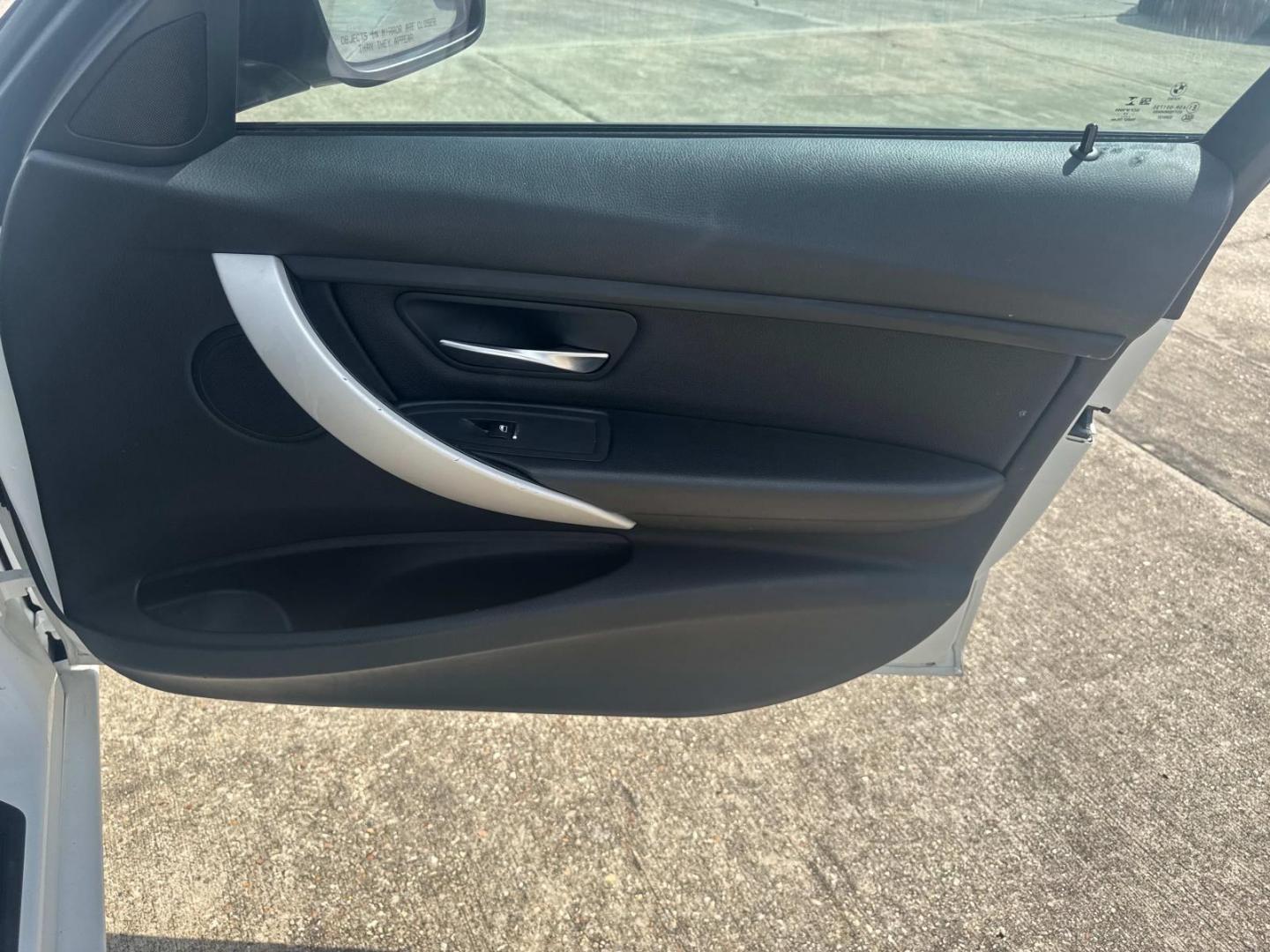 2018 White /Black BMW 3 Series 320i Sedan (WBA8A9C59JA) , N/A transmission, located at 6904 Johnston St., Lafayette, LA, 70503, (337) 988-1960, 30.143589, -92.100601 - Photo#19