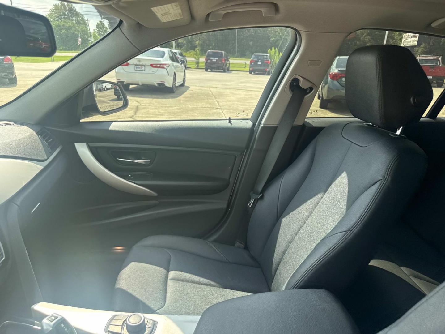 2018 White /Black BMW 3 Series 320i Sedan (WBA8A9C59JA) , N/A transmission, located at 6904 Johnston St., Lafayette, LA, 70503, (337) 988-1960, 30.143589, -92.100601 - Photo#22