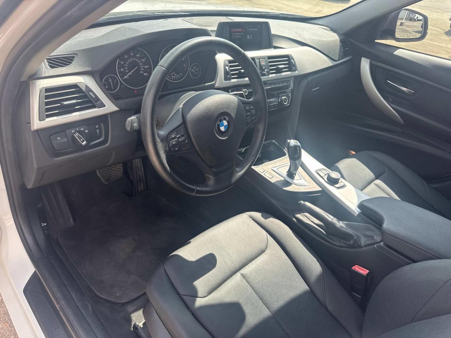 2018 White /Black BMW 3 Series 320i Sedan (WBA8A9C59JA) , N/A transmission, located at 6904 Johnston St., Lafayette, LA, 70503, (337) 988-1960, 30.143589, -92.100601 - Photo#24