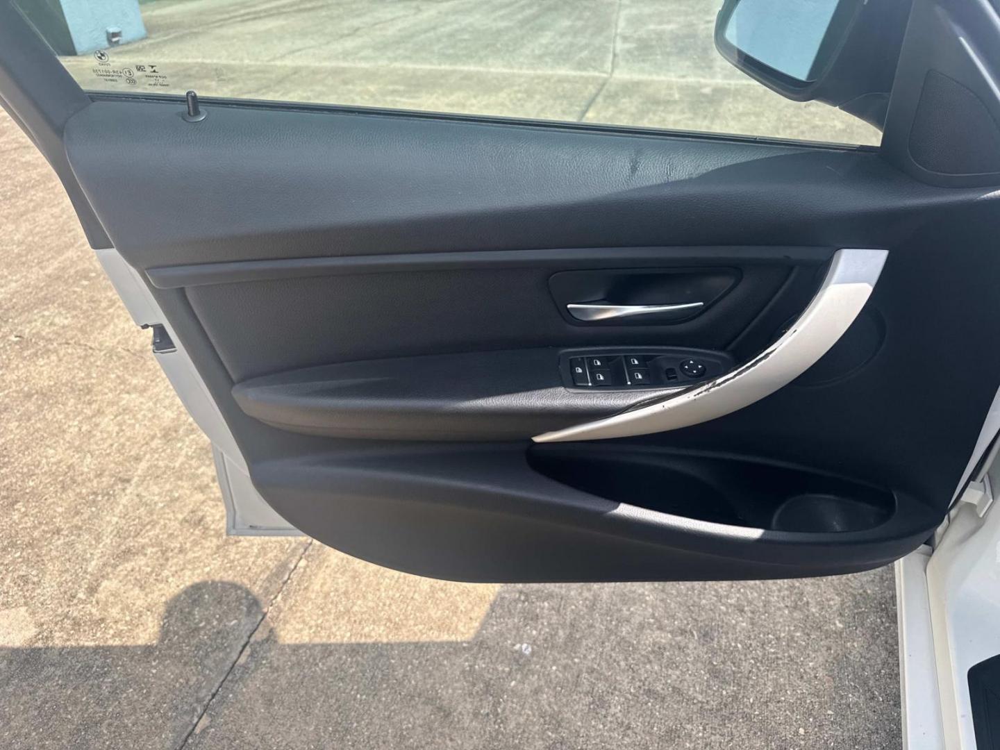2018 White /Black BMW 3 Series 320i Sedan (WBA8A9C59JA) , N/A transmission, located at 6904 Johnston St., Lafayette, LA, 70503, (337) 988-1960, 30.143589, -92.100601 - Photo#25