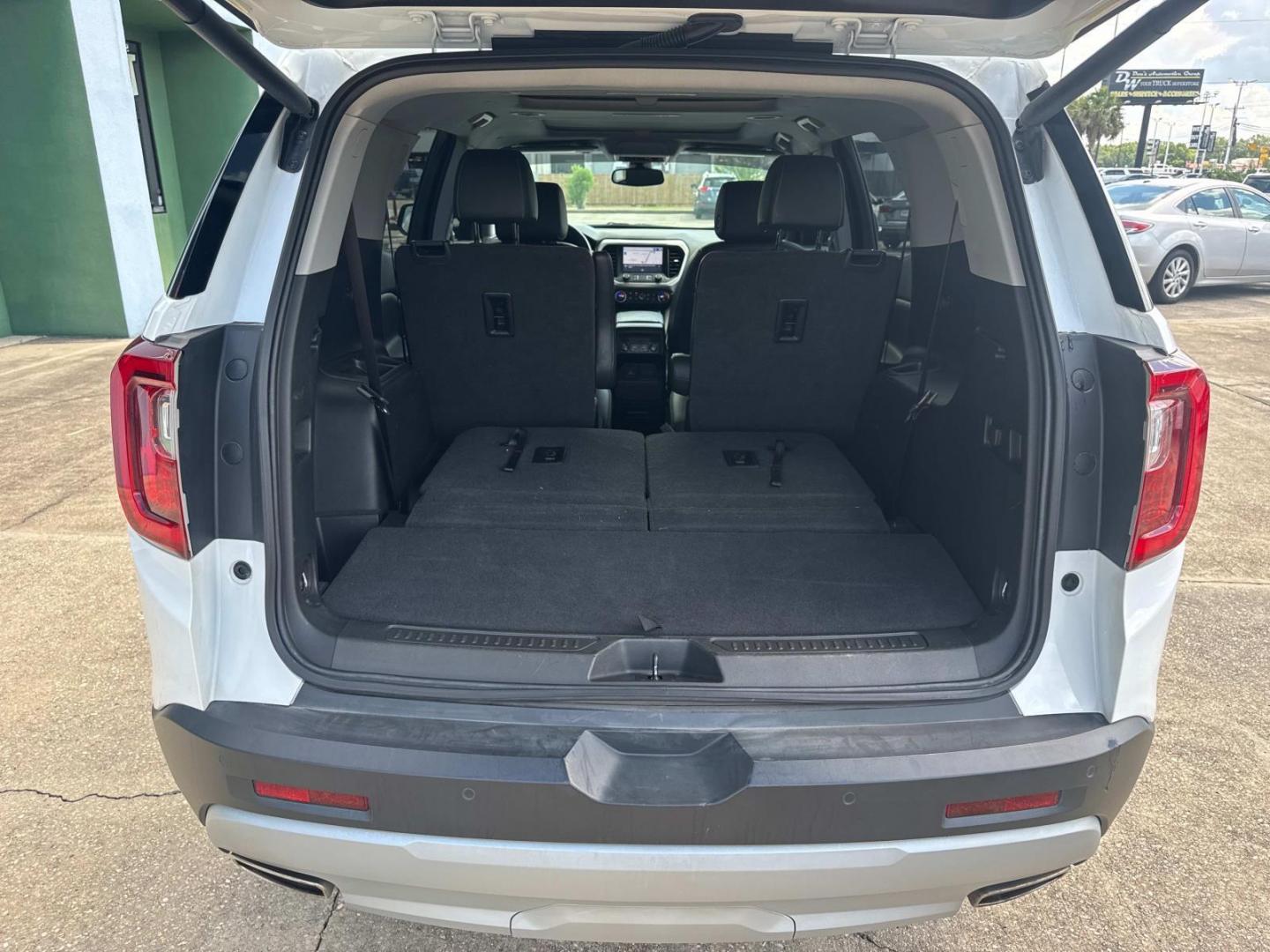 2021 White /Black GMC Acadia FWD 4dr SLT (1GKKNMLSXMZ) , N/A transmission, located at 6904 Johnston St., Lafayette, LA, 70503, (337) 988-1960, 30.143589, -92.100601 - Photo#13