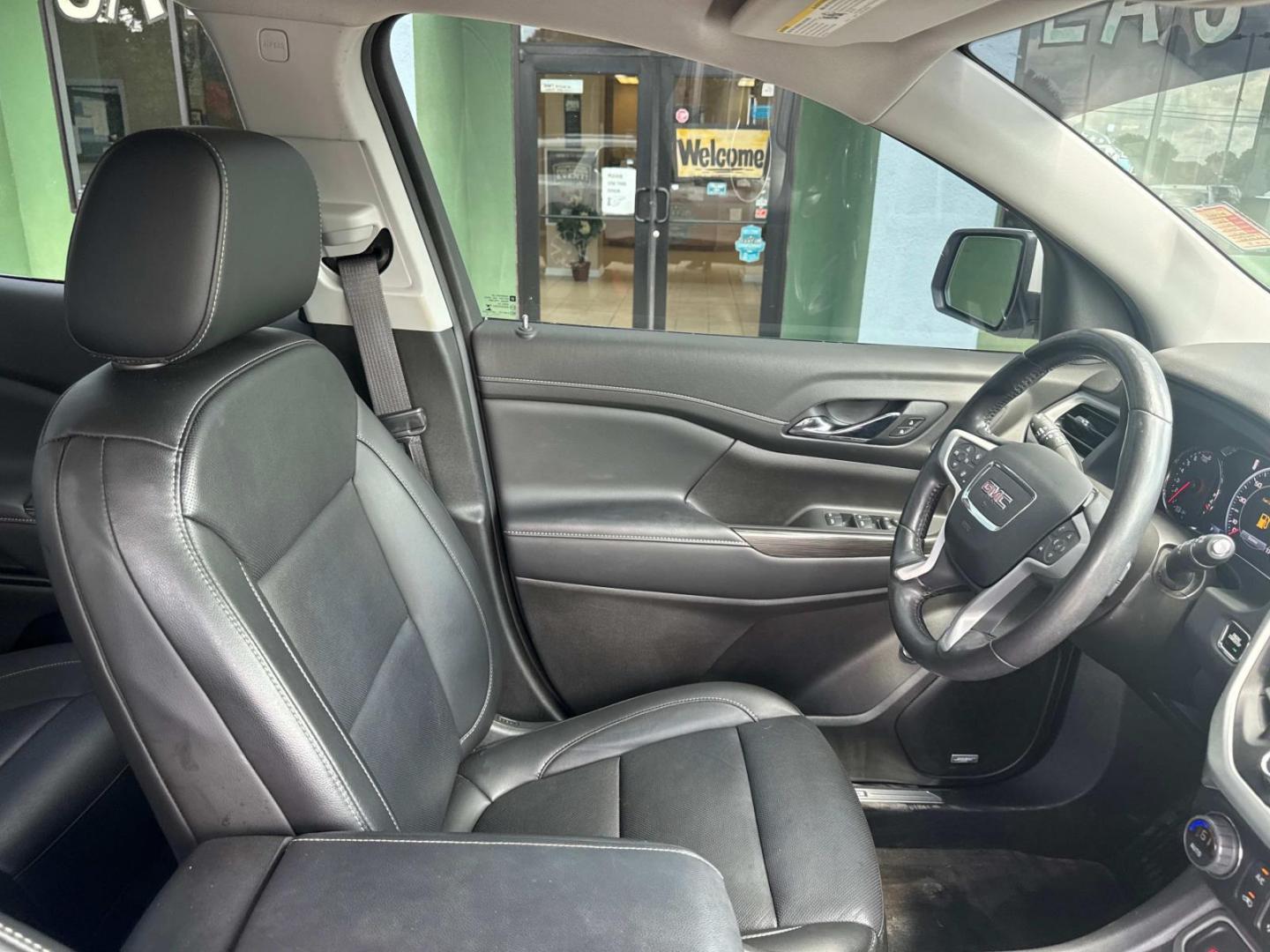 2021 White /Black GMC Acadia FWD 4dr SLT (1GKKNMLSXMZ) , N/A transmission, located at 6904 Johnston St., Lafayette, LA, 70503, (337) 988-1960, 30.143589, -92.100601 - Photo#15