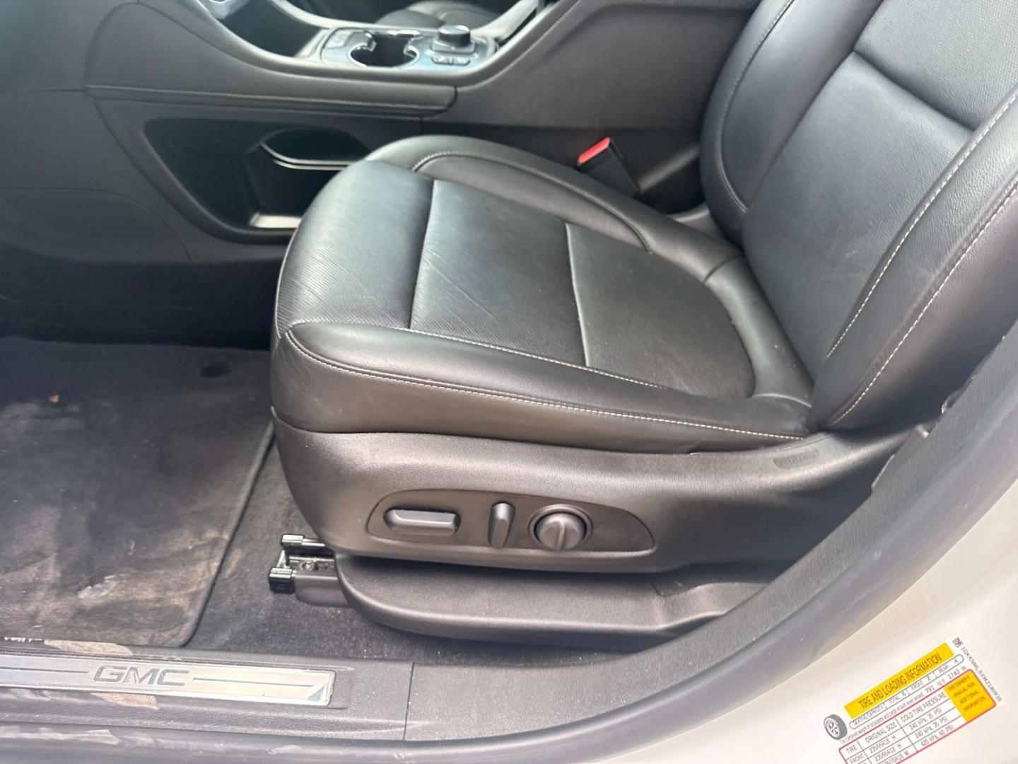 2021 White /Black GMC Acadia FWD 4dr SLT (1GKKNMLSXMZ) , N/A transmission, located at 6904 Johnston St., Lafayette, LA, 70503, (337) 988-1960, 30.143589, -92.100601 - Photo#22