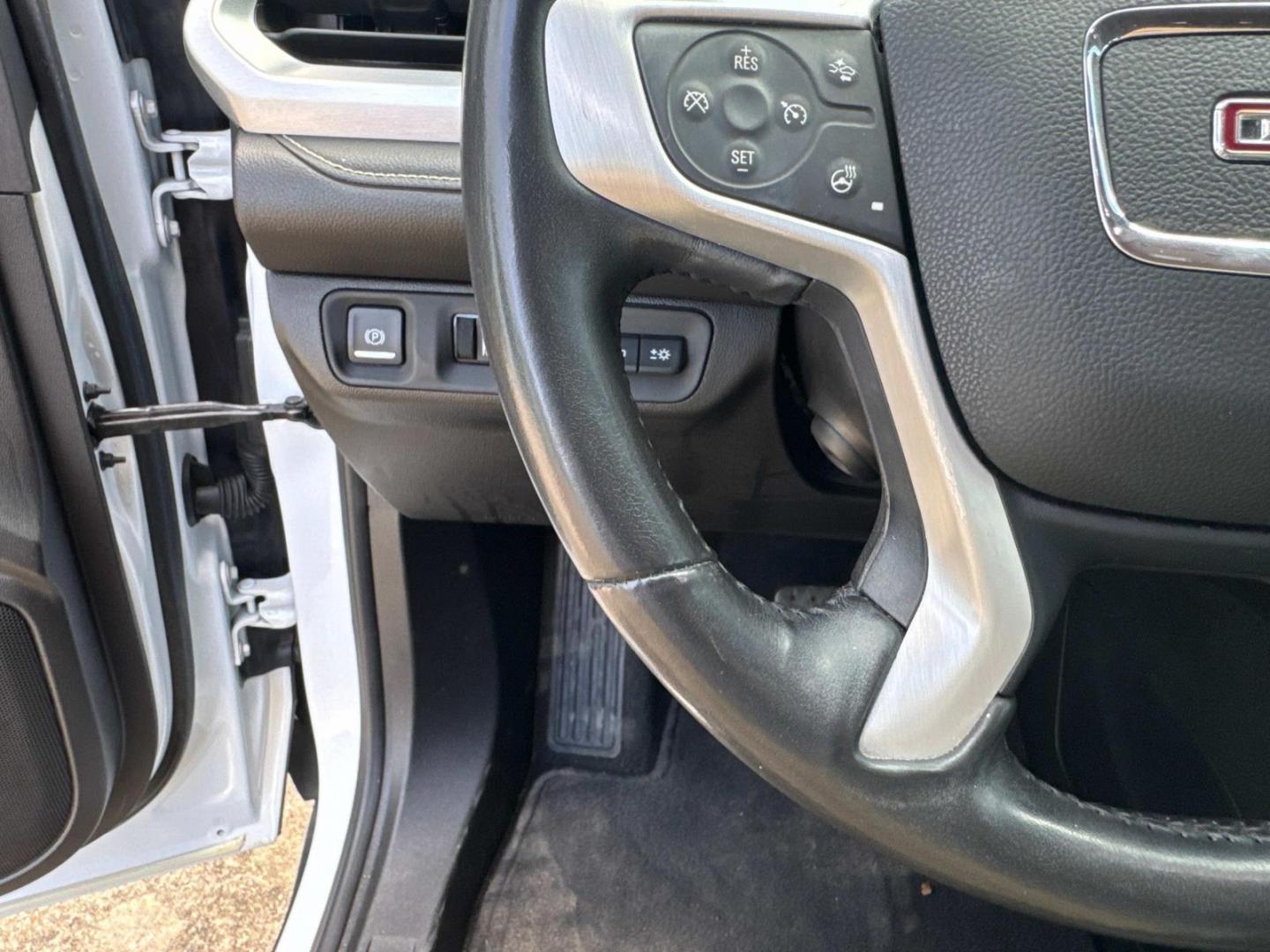 2021 White /Black GMC Acadia FWD 4dr SLT (1GKKNMLSXMZ) , N/A transmission, located at 6904 Johnston St., Lafayette, LA, 70503, (337) 988-1960, 30.143589, -92.100601 - Photo#27