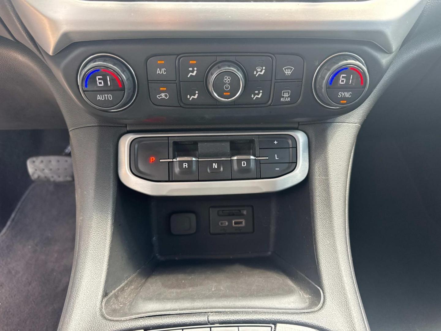 2021 White /Black GMC Acadia FWD 4dr SLT (1GKKNMLSXMZ) , N/A transmission, located at 6904 Johnston St., Lafayette, LA, 70503, (337) 988-1960, 30.143589, -92.100601 - Photo#30