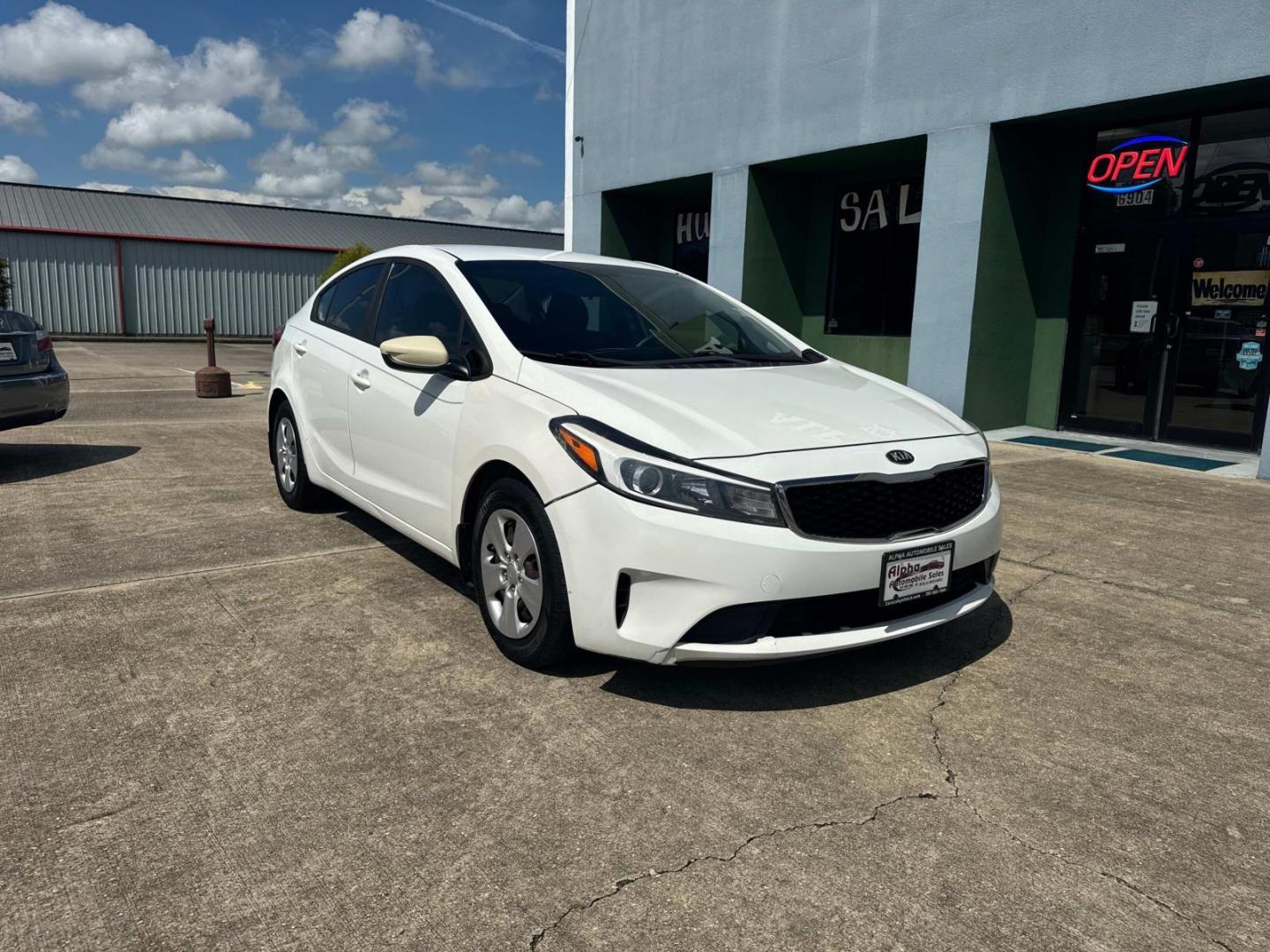2018 White /Black Kia Forte LX Auto (3KPFK4A78JE) , N/A transmission, located at 6904 Johnston St., Lafayette, LA, 70503, (337) 988-1960, 30.143589, -92.100601 - Photo#1