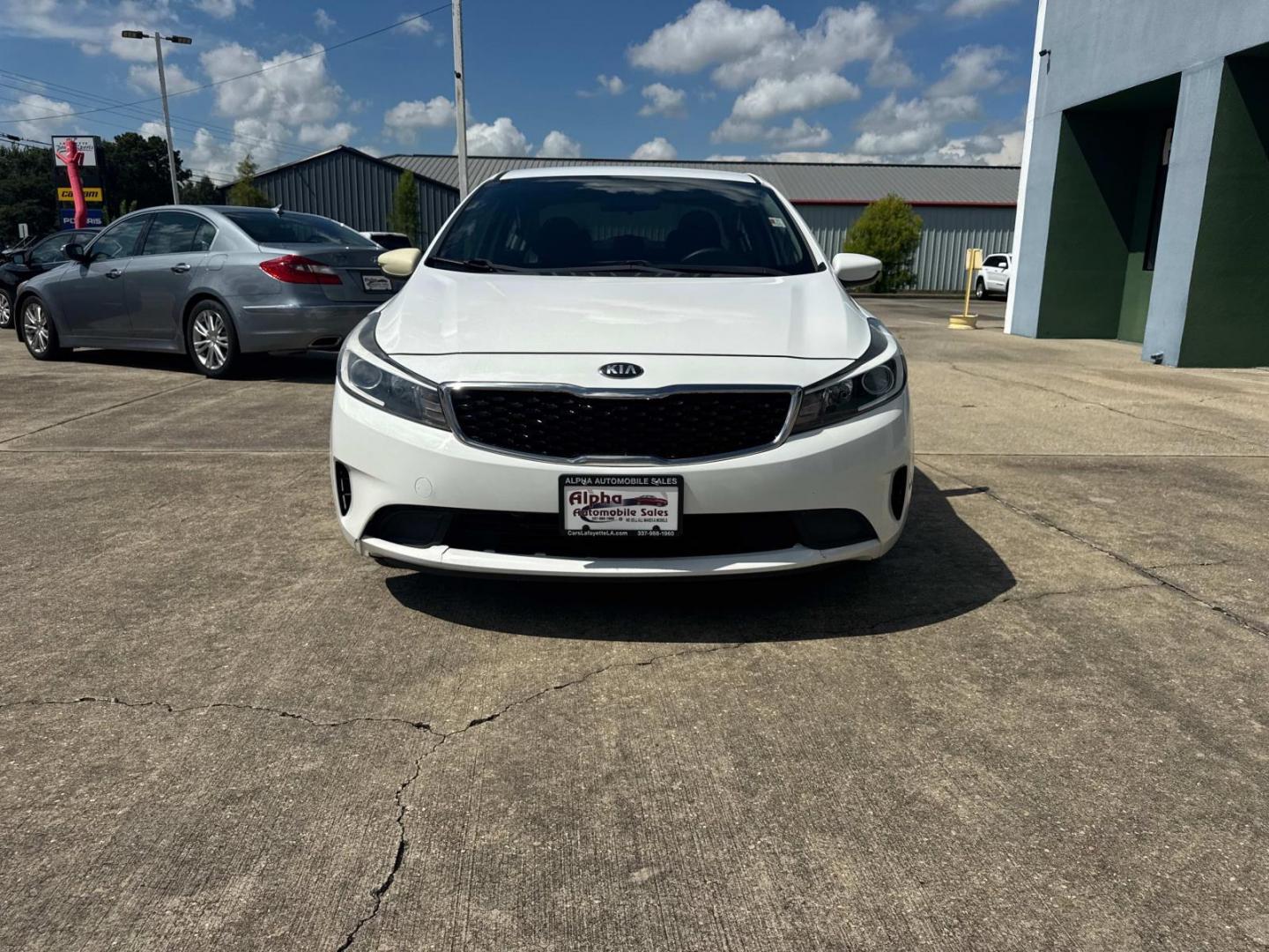 2018 White /Black Kia Forte LX Auto (3KPFK4A78JE) , N/A transmission, located at 6904 Johnston St., Lafayette, LA, 70503, (337) 988-1960, 30.143589, -92.100601 - Photo#3