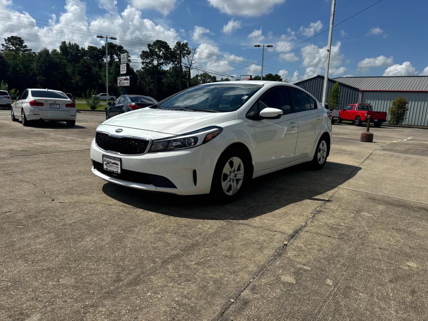 2018 White /Black Kia Forte LX Auto (3KPFK4A78JE) , N/A transmission, located at 6904 Johnston St., Lafayette, LA, 70503, (337) 988-1960, 30.143589, -92.100601 - Photo#5