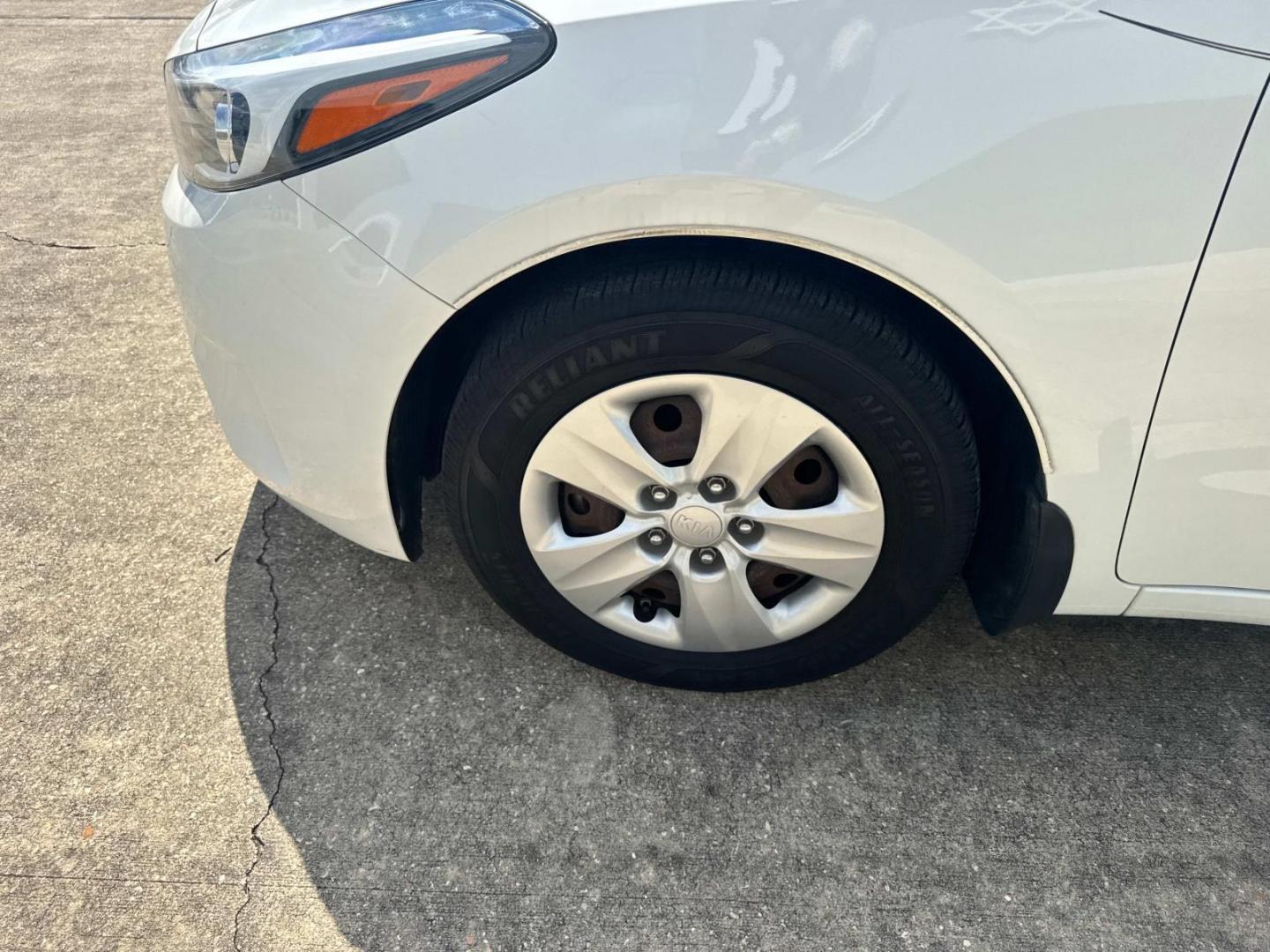 2018 White /Black Kia Forte LX Auto (3KPFK4A78JE) , N/A transmission, located at 6904 Johnston St., Lafayette, LA, 70503, (337) 988-1960, 30.143589, -92.100601 - Photo#6
