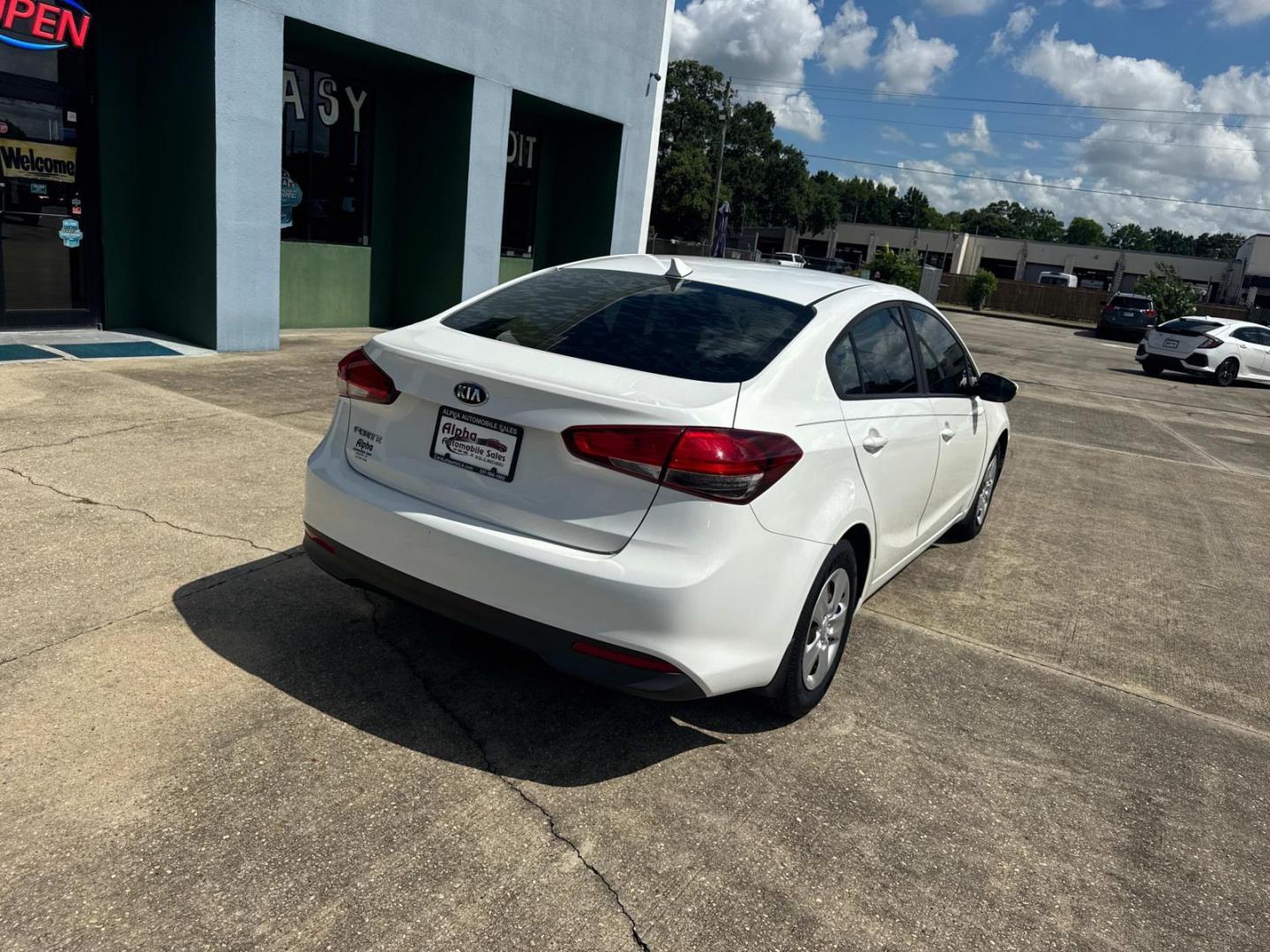 2018 White /Black Kia Forte LX Auto (3KPFK4A78JE) , N/A transmission, located at 6904 Johnston St., Lafayette, LA, 70503, (337) 988-1960, 30.143589, -92.100601 - Photo#10