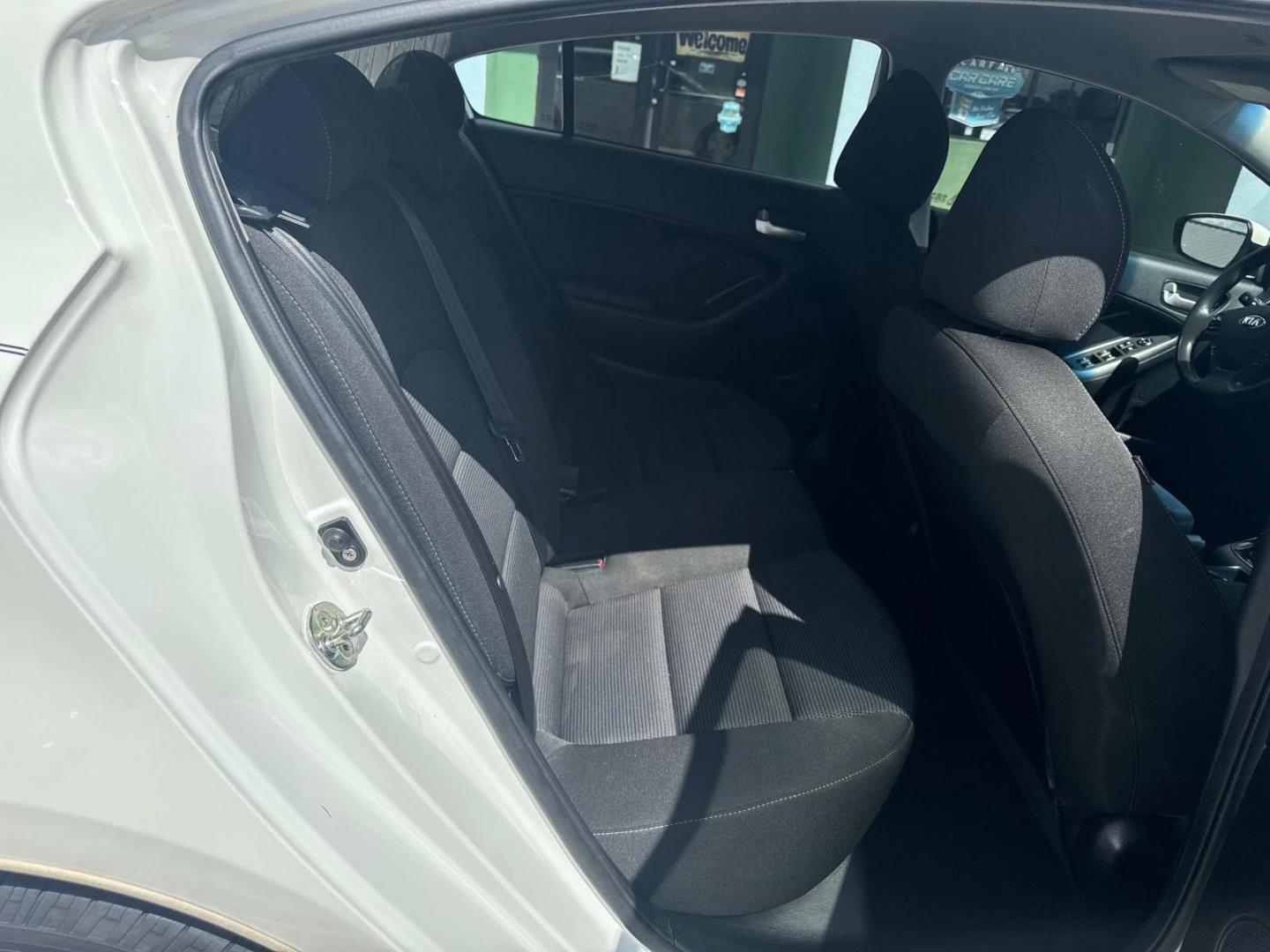 2018 White /Black Kia Forte LX Auto (3KPFK4A78JE) , N/A transmission, located at 6904 Johnston St., Lafayette, LA, 70503, (337) 988-1960, 30.143589, -92.100601 - Photo#12