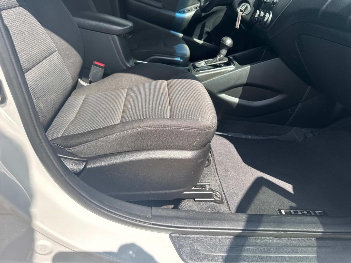 2018 White /Black Kia Forte LX Auto (3KPFK4A78JE) , N/A transmission, located at 6904 Johnston St., Lafayette, LA, 70503, (337) 988-1960, 30.143589, -92.100601 - Photo#14