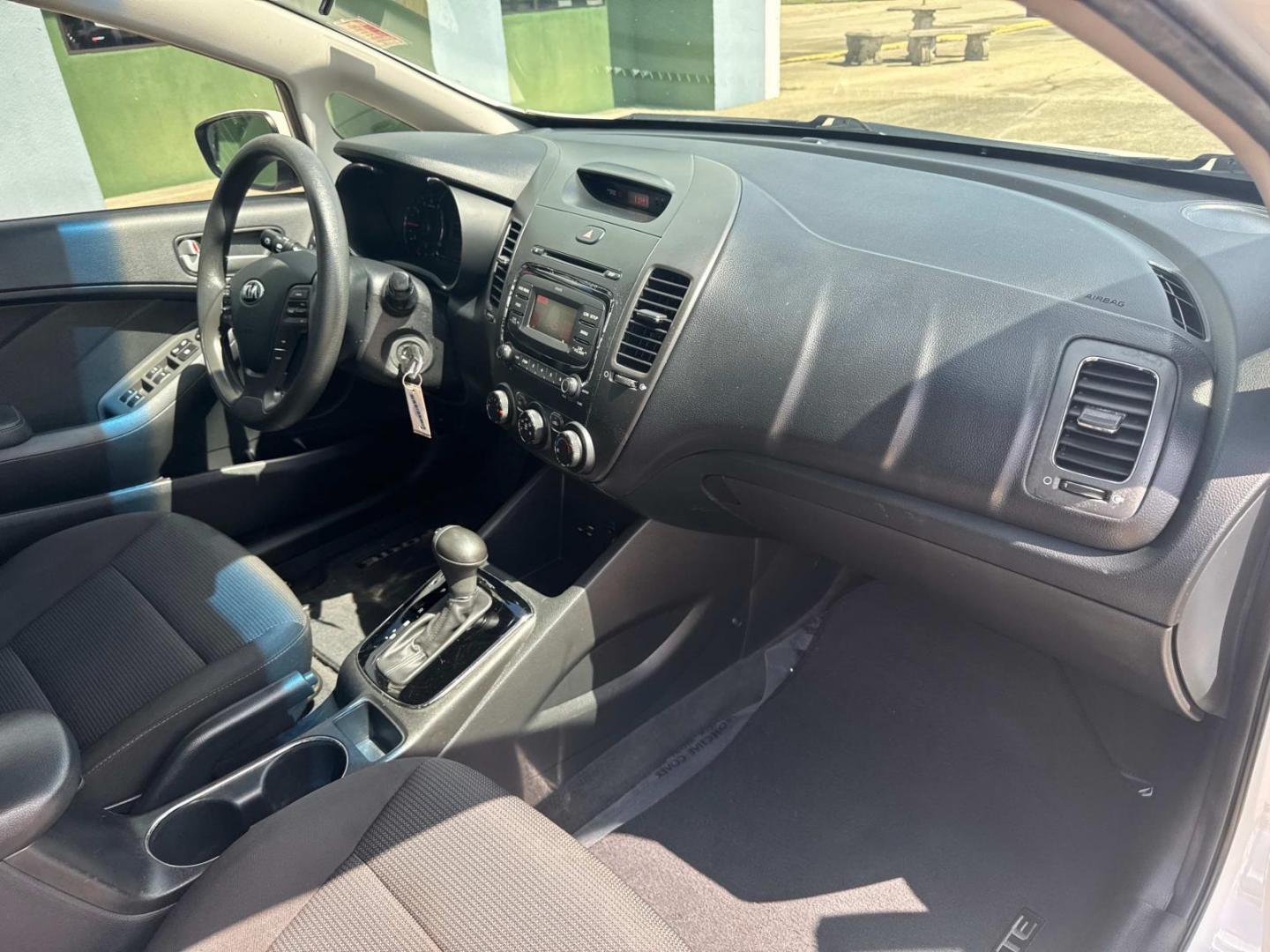 2018 White /Black Kia Forte LX Auto (3KPFK4A78JE) , N/A transmission, located at 6904 Johnston St., Lafayette, LA, 70503, (337) 988-1960, 30.143589, -92.100601 - Photo#15