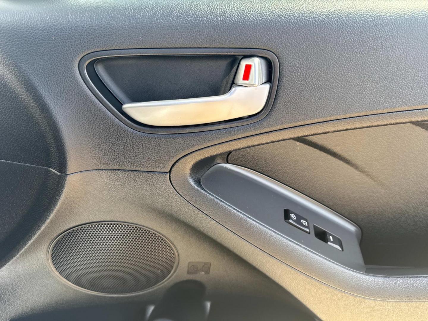 2018 White /Black Kia Forte LX Auto (3KPFK4A78JE) , N/A transmission, located at 6904 Johnston St., Lafayette, LA, 70503, (337) 988-1960, 30.143589, -92.100601 - Photo#17
