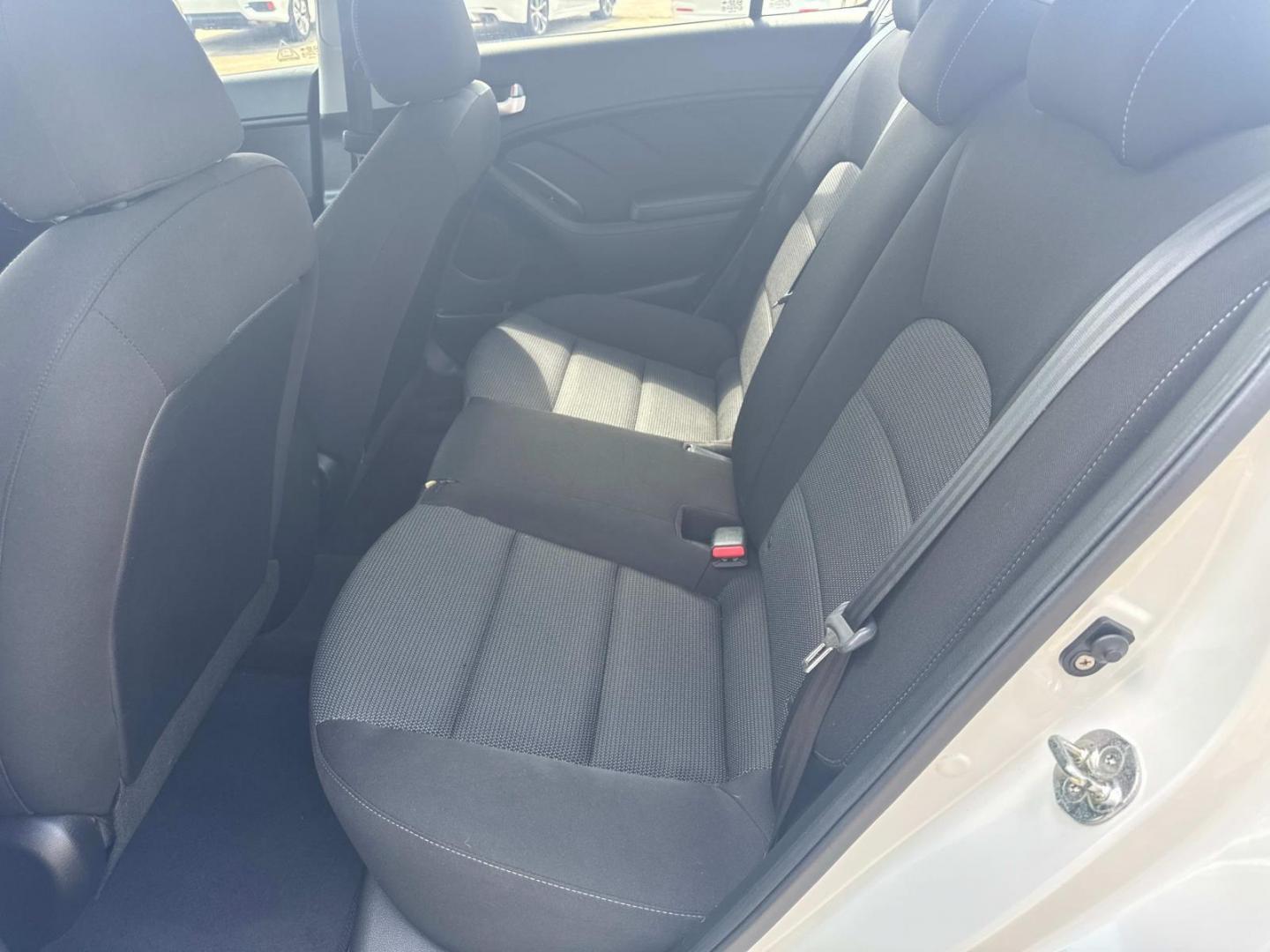 2018 White /Black Kia Forte LX Auto (3KPFK4A78JE) , N/A transmission, located at 6904 Johnston St., Lafayette, LA, 70503, (337) 988-1960, 30.143589, -92.100601 - Photo#19