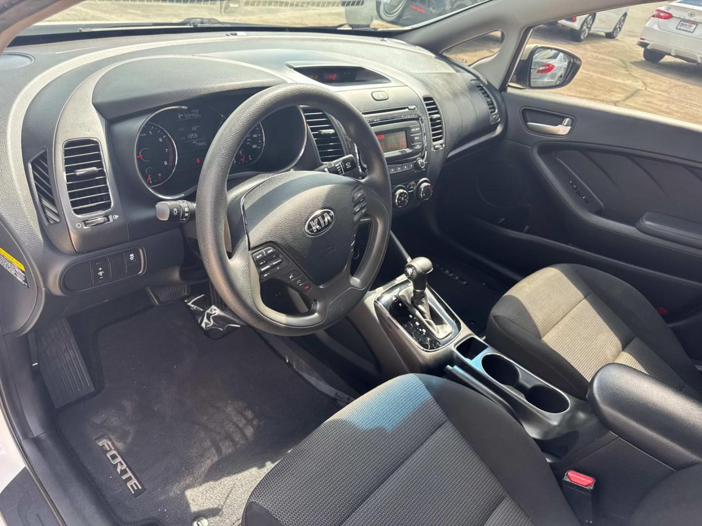 2018 White /Black Kia Forte LX Auto (3KPFK4A78JE) , N/A transmission, located at 6904 Johnston St., Lafayette, LA, 70503, (337) 988-1960, 30.143589, -92.100601 - Photo#22