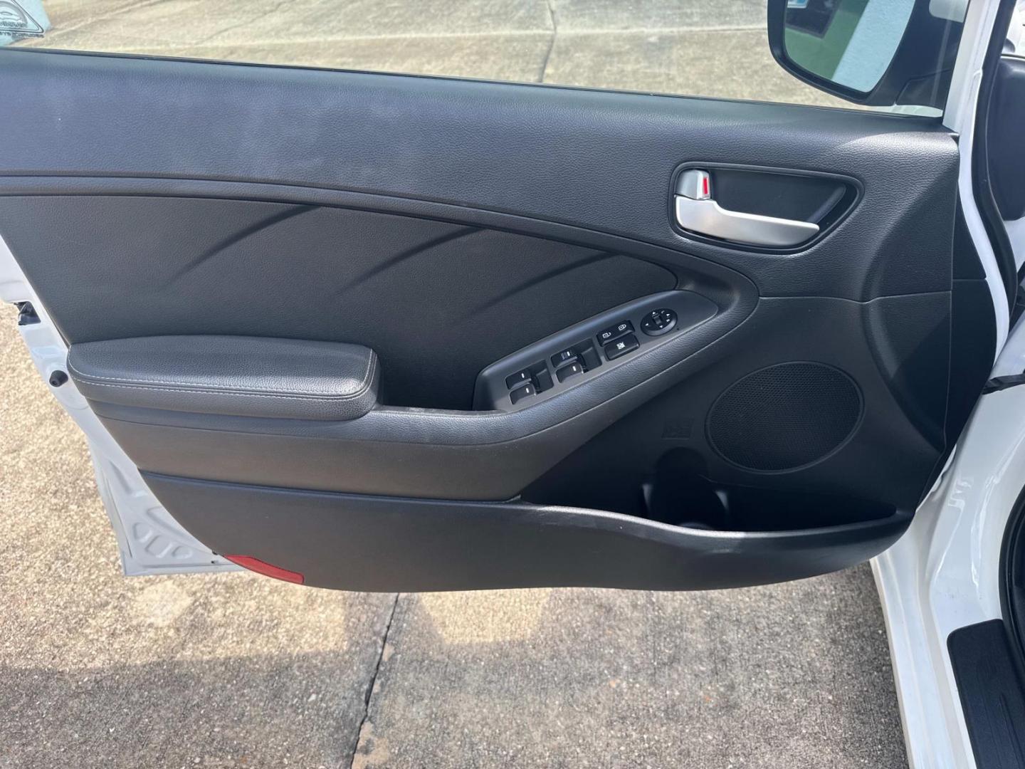 2018 White /Black Kia Forte LX Auto (3KPFK4A78JE) , N/A transmission, located at 6904 Johnston St., Lafayette, LA, 70503, (337) 988-1960, 30.143589, -92.100601 - Photo#23
