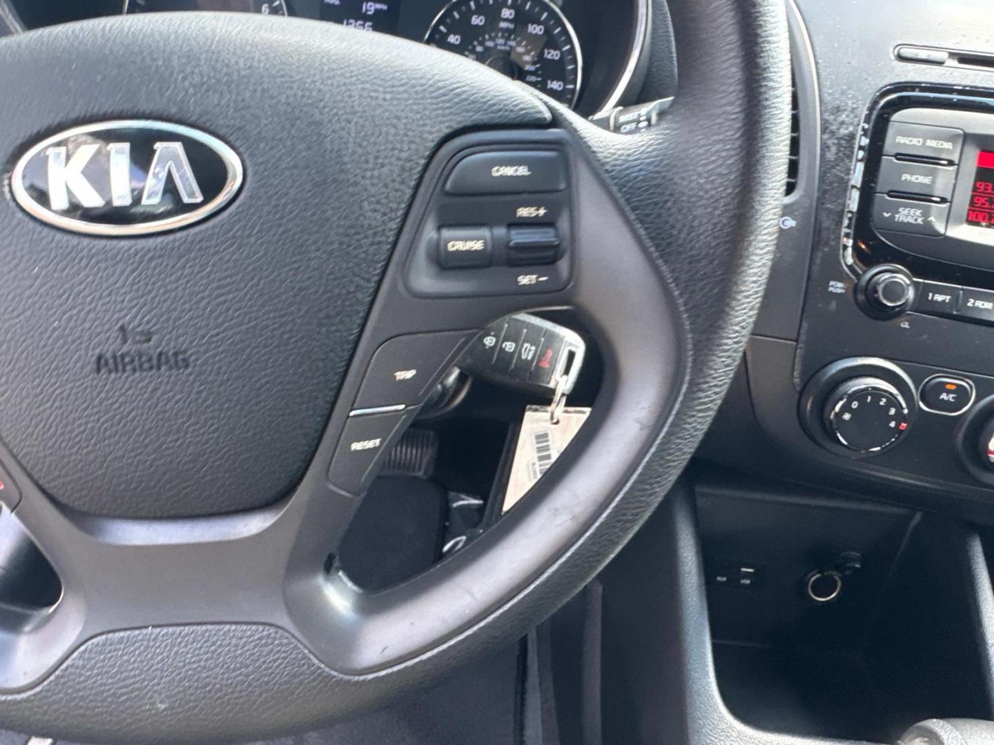 2018 White /Black Kia Forte LX Auto (3KPFK4A78JE) , N/A transmission, located at 6904 Johnston St., Lafayette, LA, 70503, (337) 988-1960, 30.143589, -92.100601 - Photo#27