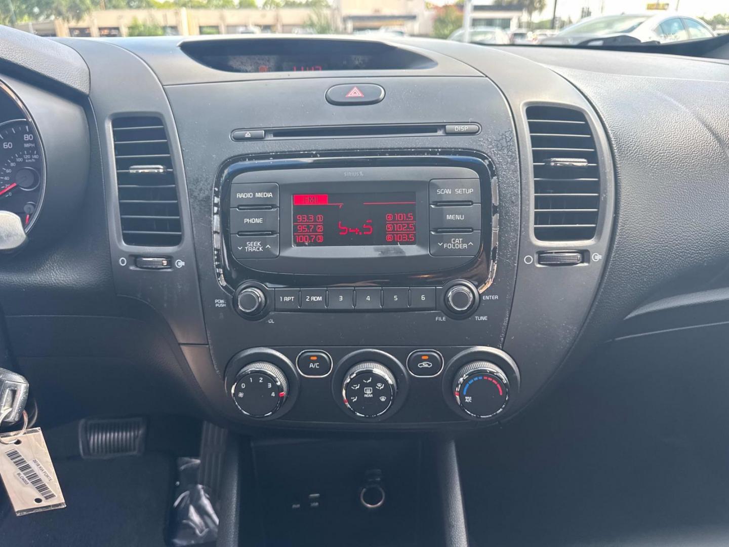 2018 White /Black Kia Forte LX Auto (3KPFK4A78JE) , N/A transmission, located at 6904 Johnston St., Lafayette, LA, 70503, (337) 988-1960, 30.143589, -92.100601 - Photo#28