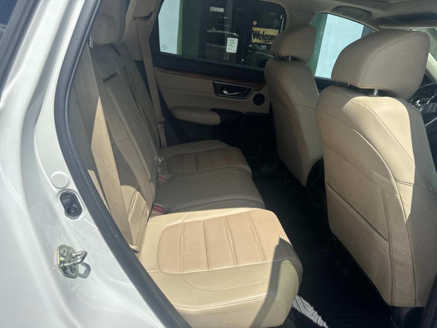 2019 White /Ivory Honda CR-V EX-L 2WD (2HKRW1H82KH) , Automatic transmission, located at 6904 Johnston St., Lafayette, LA, 70503, (337) 988-1960, 30.143589, -92.100601 - Photo#15