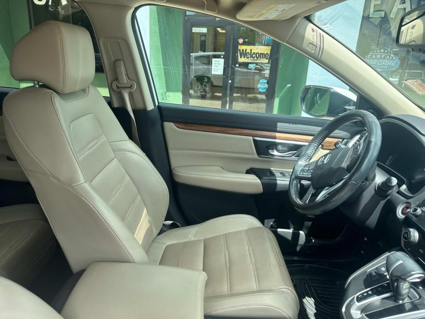 2019 White /Ivory Honda CR-V EX-L 2WD (2HKRW1H82KH) , Automatic transmission, located at 6904 Johnston St., Lafayette, LA, 70503, (337) 988-1960, 30.143589, -92.100601 - Photo#16