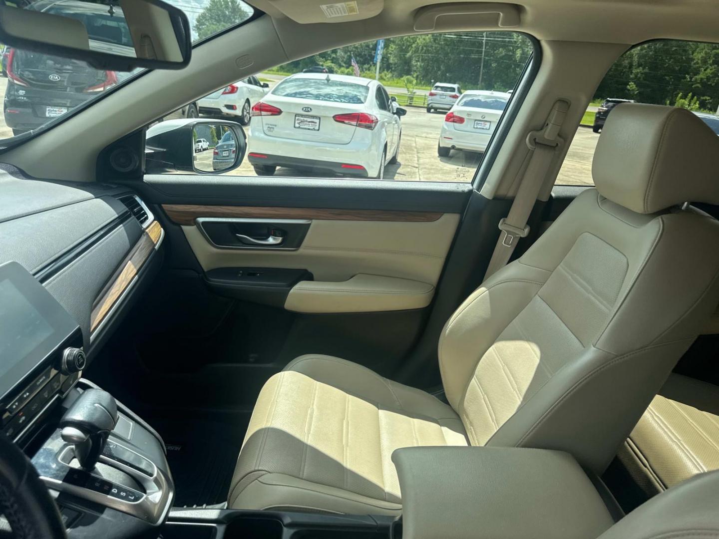 2019 White /Ivory Honda CR-V EX-L 2WD (2HKRW1H82KH) , Automatic transmission, located at 6904 Johnston St., Lafayette, LA, 70503, (337) 988-1960, 30.143589, -92.100601 - Photo#22