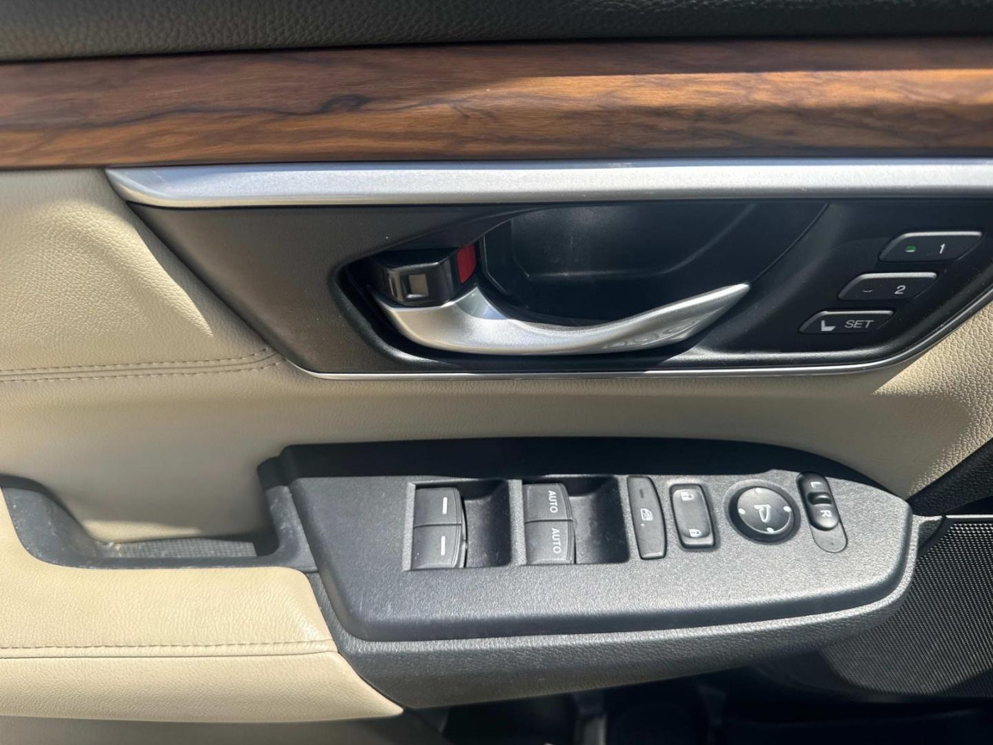 2019 White /Ivory Honda CR-V EX-L 2WD (2HKRW1H82KH) , Automatic transmission, located at 6904 Johnston St., Lafayette, LA, 70503, (337) 988-1960, 30.143589, -92.100601 - Photo#26