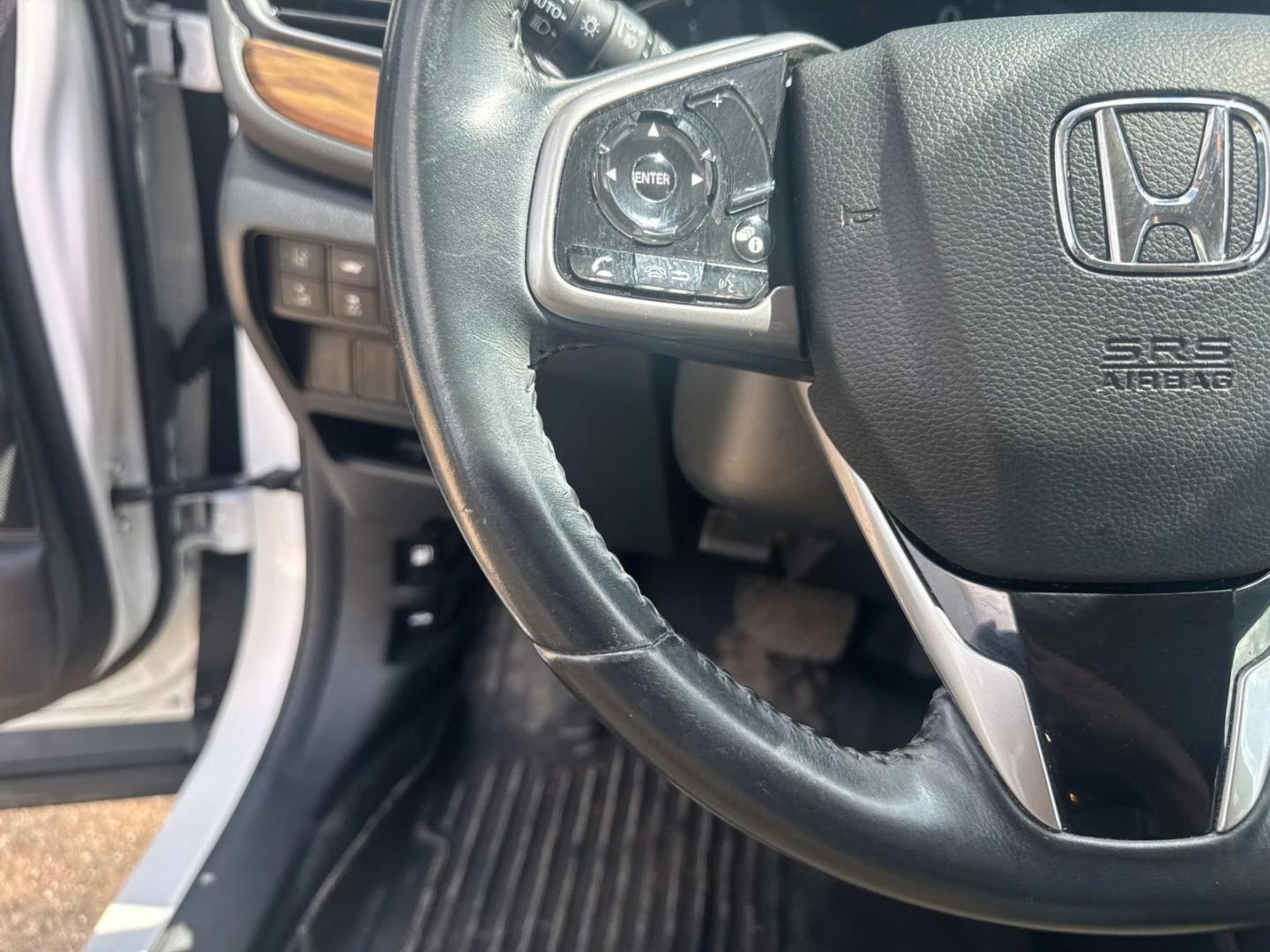 2019 White /Ivory Honda CR-V EX-L 2WD (2HKRW1H82KH) , Automatic transmission, located at 6904 Johnston St., Lafayette, LA, 70503, (337) 988-1960, 30.143589, -92.100601 - Photo#28