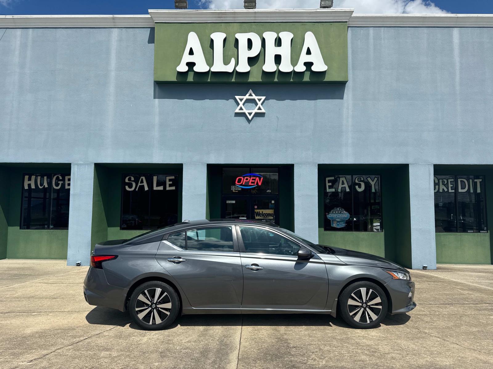 photo of 2021 Nissan Altima 2.5 SV Sedan