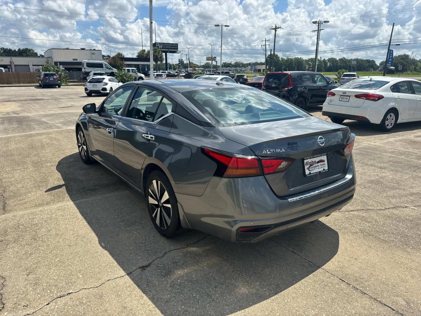 2021 Gray /Black Nissan Altima 2.5 SV Sedan (1N4BL4DV0MN) , Automatic transmission, located at 6904 Johnston St., Lafayette, LA, 70503, (337) 988-1960, 30.143589, -92.100601 - Photo#7