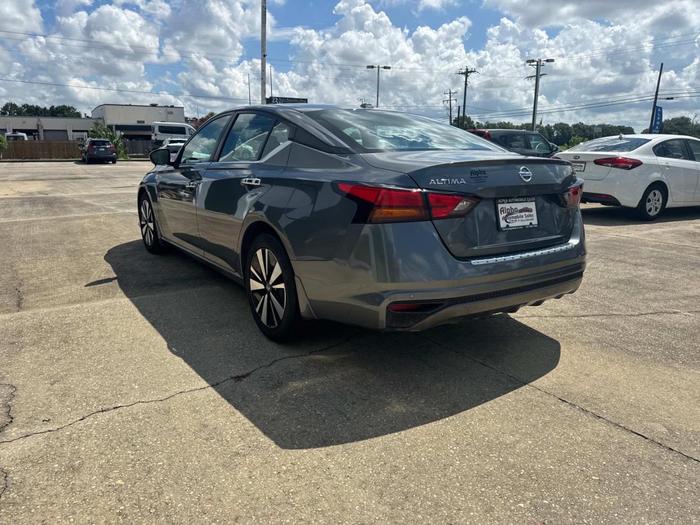 2021 Gray /Black Nissan Altima 2.5 SV Sedan (1N4BL4DV0MN) , Automatic transmission, located at 6904 Johnston St., Lafayette, LA, 70503, (337) 988-1960, 30.143589, -92.100601 - Photo#8